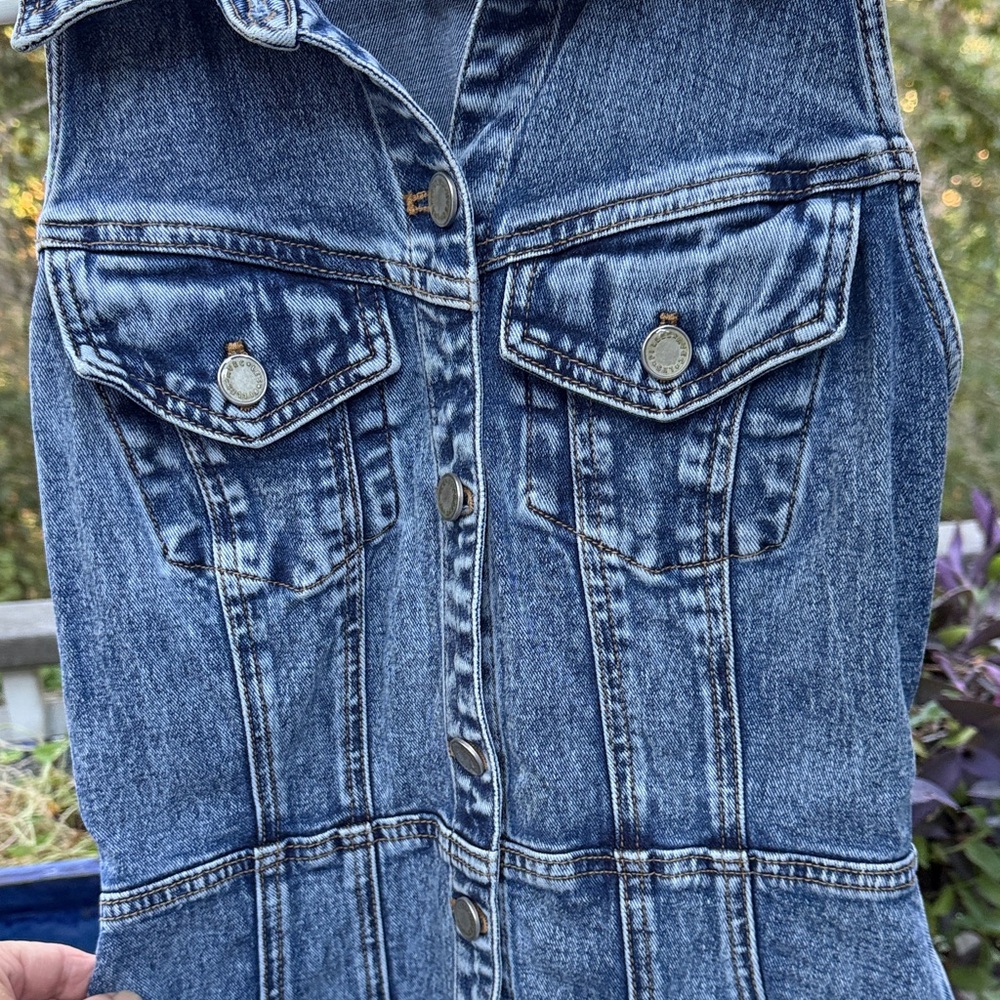 Avec Les Filles Sleeveless Denim Button-Up Dress - Picture 4 of 8